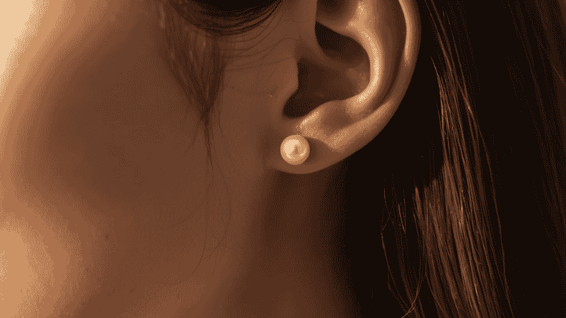 pearl stud earrings as a classic jewelry gift for mom — timeless and wearable